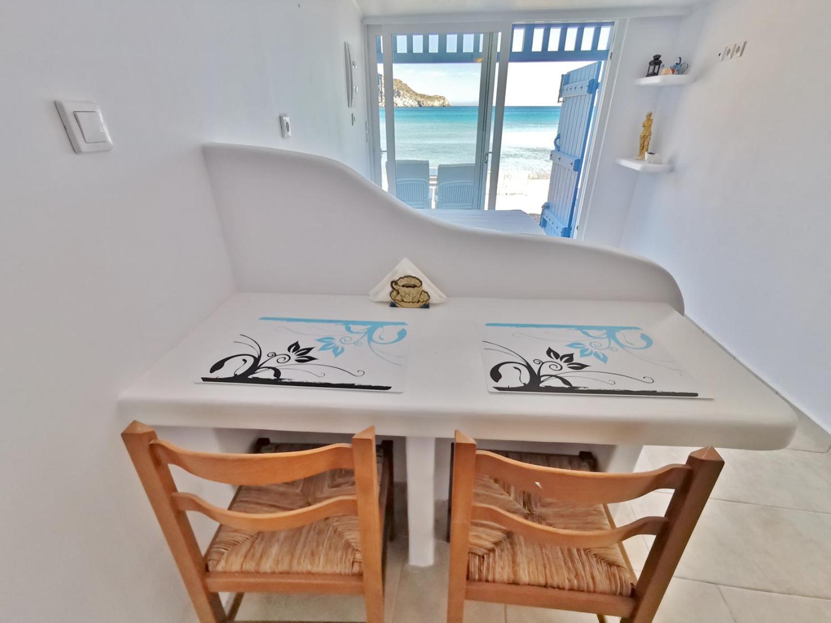 Blue Mare Apartments On The Beach Firopotamos Zimmer foto